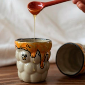 Honey Bee Mug, Ceramic Mug, Handmade Ceramic, Stoneware Mug,7 Oz Mug, Birthday Gift, Coffee Lovers Gift, House Warming Gift