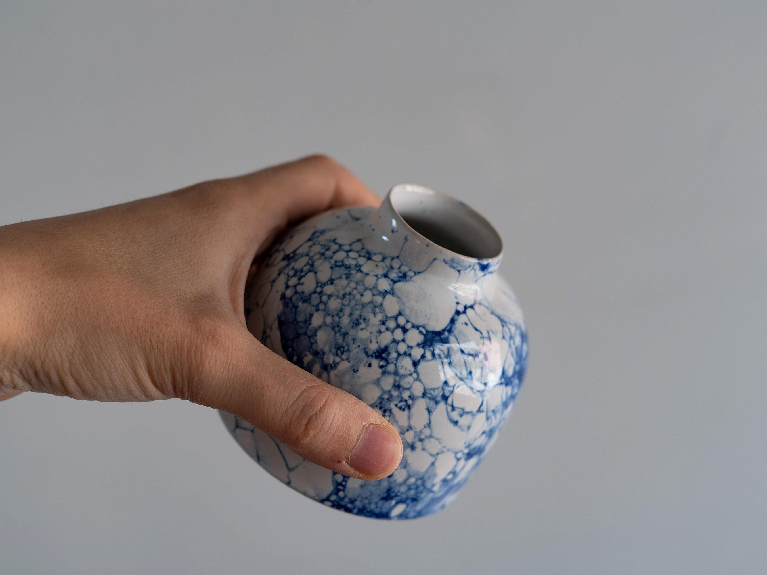 手作りのミニセラミック花瓶：コバルトブルーの泡釉陶器 - Etsy 日本