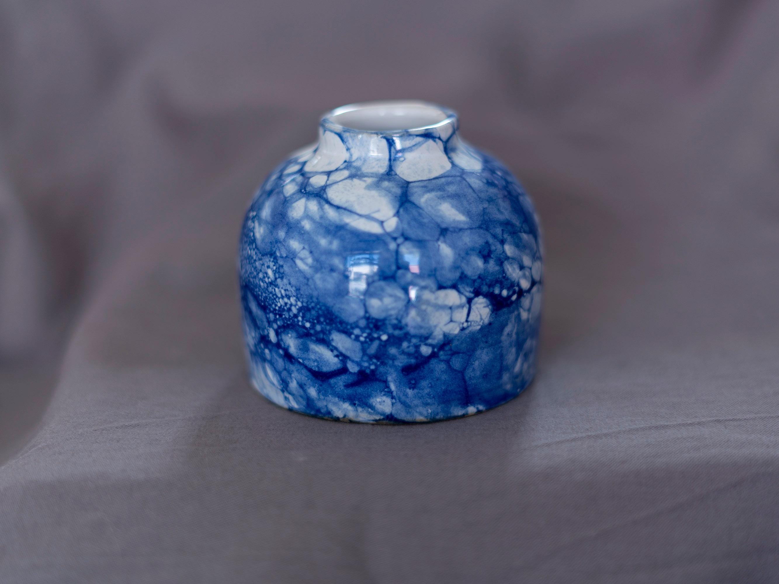 手作りのミニセラミック花瓶：コバルトブルーの泡釉陶器 - Etsy 日本