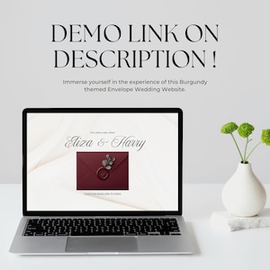 Pu&ograve; includere: Uno schermo di computer portatile che mostra un sito web di matrimonio con il testo DEMO LINK ON DESCRIPTION! Immerse yourself in the experience of this Burgundy themed Envelope Wedding Website. Lo schermo mostra Eliza & Harry con una busta bordeaux.