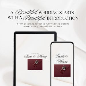 Pu&ograve; includere: Un tablet e uno smartphone mostrano un invito di nozze digitale con il testo A BEAUTIFUL WEDDING STARTS WITH A BEAUTIFUL INTRODUCTION. Lo schermo mostra una busta rosso scuro con un sigillo di ceralacca e un rametto, etichettata Eliza & Harry.