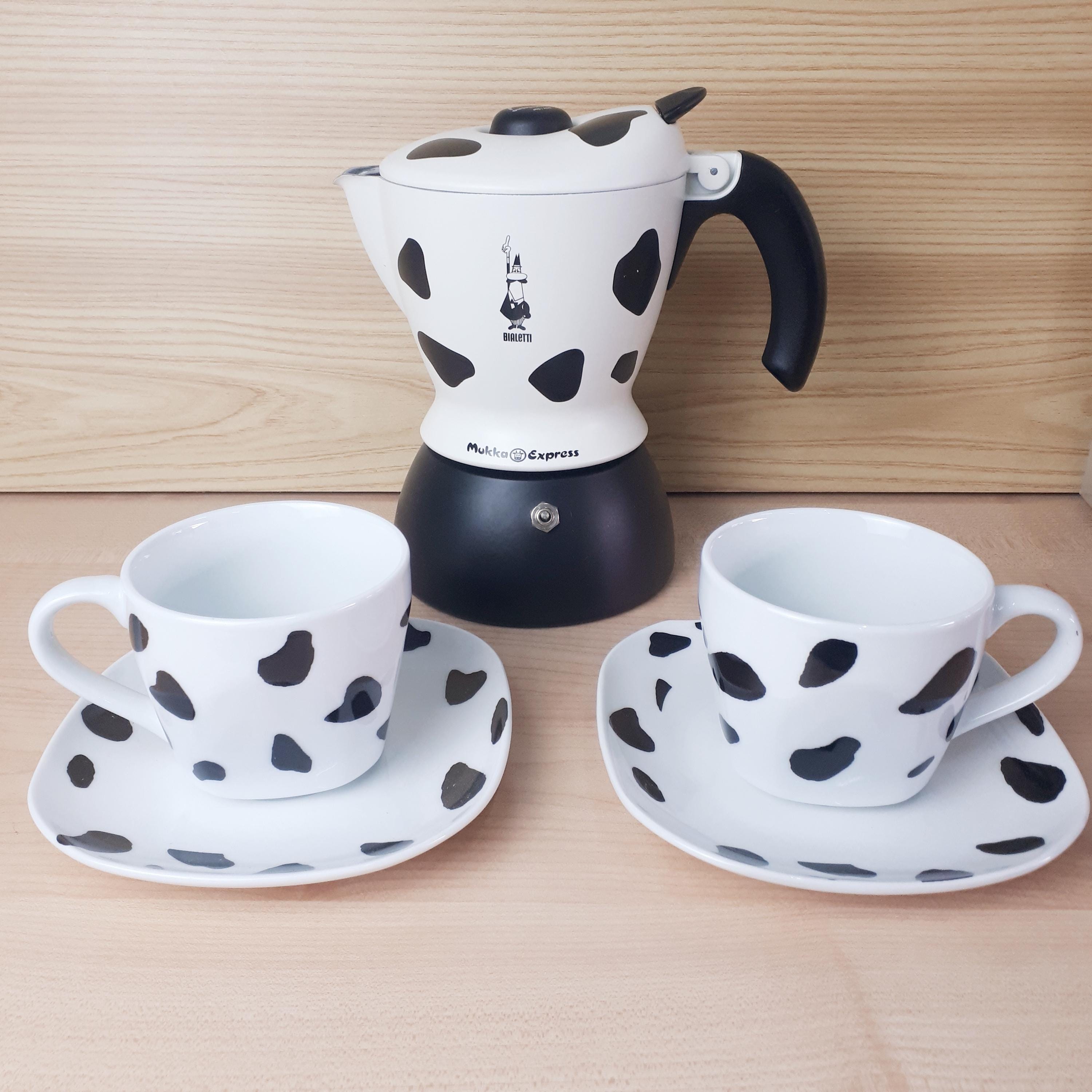 Bialetti Mukka Express Set + 2 Cow Cappuccino Cups and Saucers