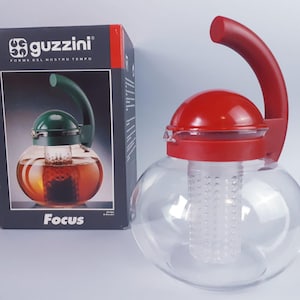 Guzzini Focus Vintage 90s Italian Design Red Teapot NEW Modern Infuser Plastic Glass Tea Pot Kitchen Decor