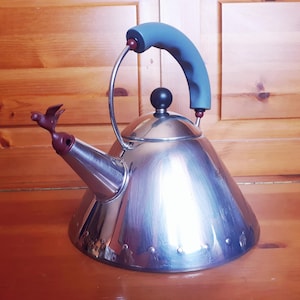 Alessi Wasserkocher aus 18/10 Edelstahl Design Michael Graves - Teekannenkessel Whistling Bird