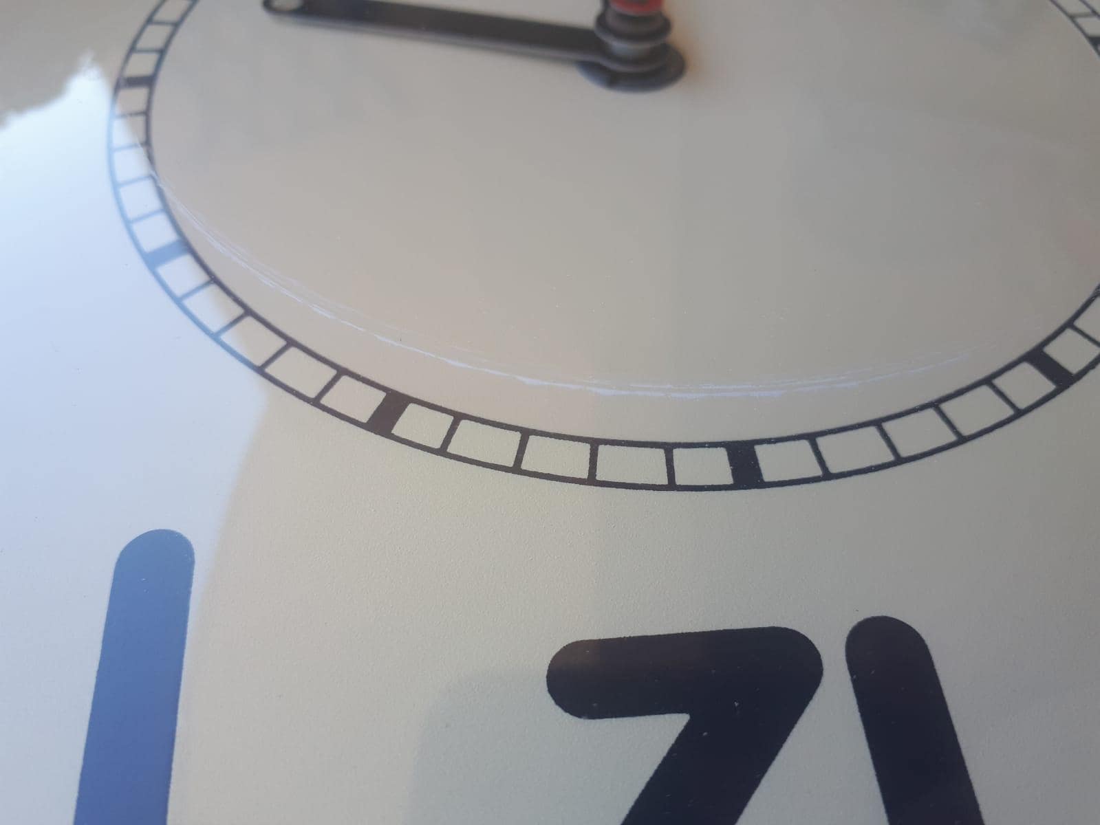 GUZZINI Wall Clock Vintage Design Vanilla Yellow Edge Made in