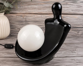 Vintage svart keramisk bordslampa med vit ljuskula, modern rymdåldersdesign, retro 70-80-tal