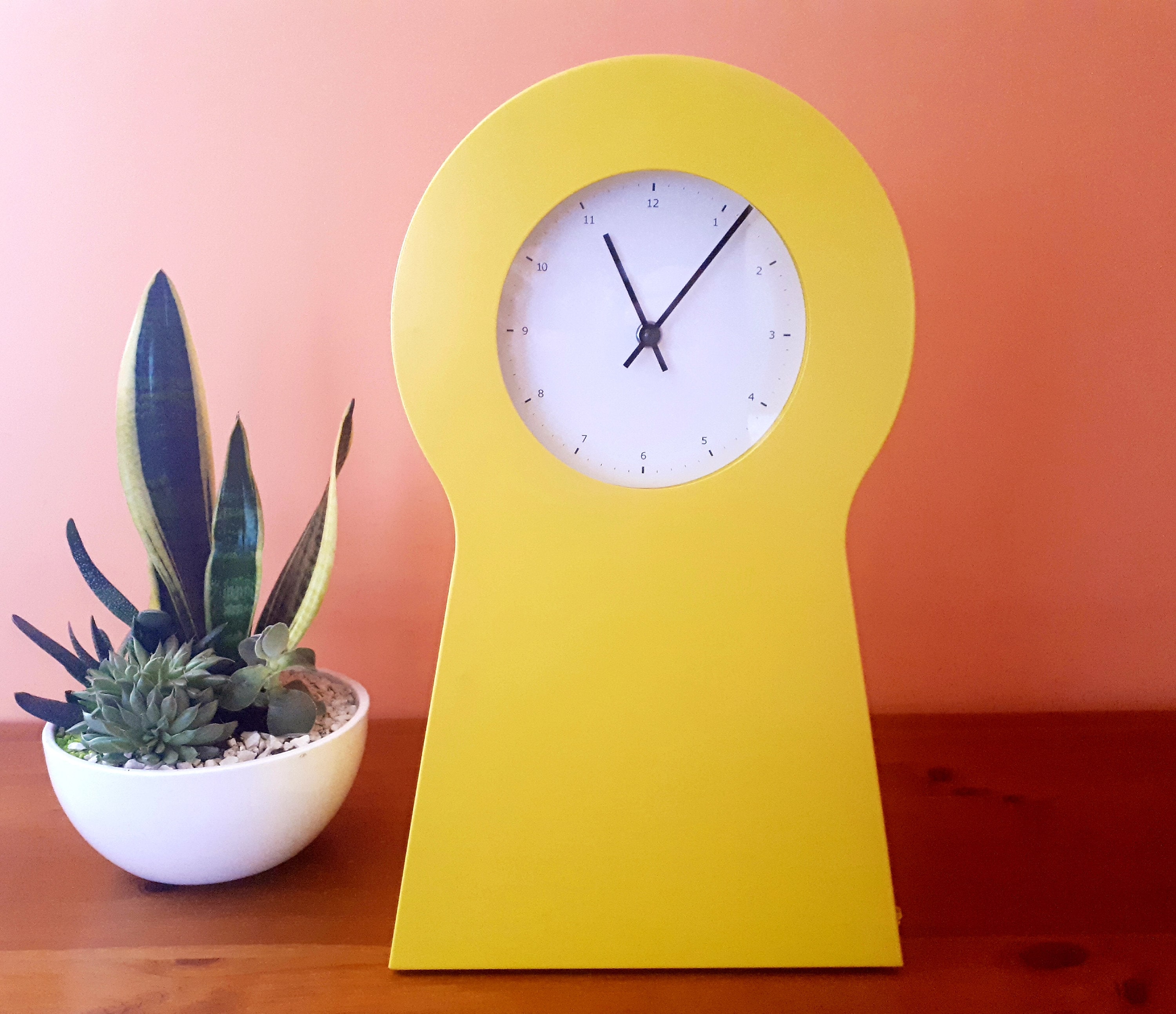 IKEA PS 1995 Reloj de ojo de cerradura Gabinete amarillo grande para mesa o pared disenado por Thomas Eriksson Etsy Espana