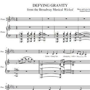 Puede incluir: Partitura de "Defying Gravity" del musical Wicked. El título y la información del compositor están en la parte superior. La partitura está escrita para piano, con notación musical que incluye notas y pentagramas.