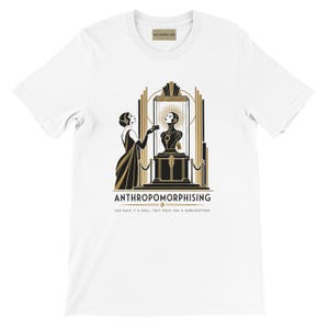 Peut inclure: Un t-shirt blanc à manches courtes avec un motif noir et doré représentant une personne présentant une carte de crédit à un buste robotique dans une vitrine. Le texte indique ANTHROPOMORPHISING et YOU GAVE IT A SOUL, THEY SOLD YOU A SUBSCRIPTION.