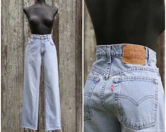 Vtg LEVIS 550 Red Tab / Light Wash  / Worn Distressed / Relaxed Fit Tapered Leg / High Waist Mom / 27 28  X 28