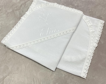 Linen Baptism Blanket Hooded Baby Towel Personalized Christening Blanket with Name Lace and Silk Thread Embroidery Godmother Gift