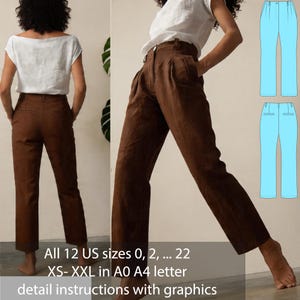 Può includere: Una persona indossa pantaloni marroni e un top bianco. I pantaloni hanno la vita alta e pieghe. L'immagine include anche un modello per i pantaloni e il testo "All 12 US sizes 0, 2, ... 22 XS-XXL in A0 A4 letter detail instructions with graphics."