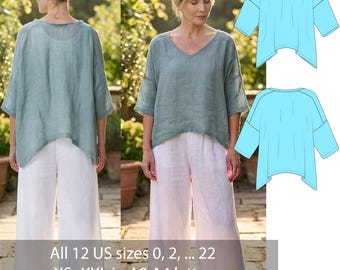 Op de afbeelding: Een vrouw draagt een lichtblauwe V-hals top en een witte broek. De top heeft korte mouwen en een asymmetrische zoom. De afbeelding toont ook een diagram van de top. Tekst op de afbeelding luidt: Alle 12 Amerikaanse maten 0, 2, ... 22 XS- XXL in A0 A4 letter gedetailleerde instructies met afbeeldingen.