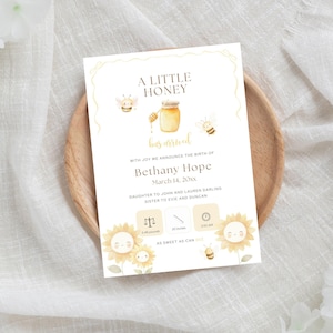 Anuncio de nacimiento de un bebé con un poco de miel, diseño lindo y caprichoso, tarjeta con una dulce abeja de miel, personaliza en casa, plantilla Canva / TPL090