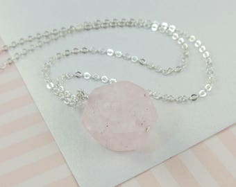 Collier de morceaux de quartz rose -- Jones --