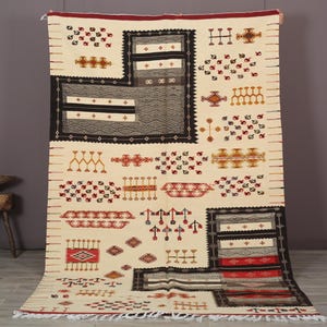 Unique Moroccan Rug – 5&#39; x 8&#39; Moroccan rug - Handwoven Wool Berber Carpet – Authentic Tribal Area Rug – Vintage Moroccan Decor –