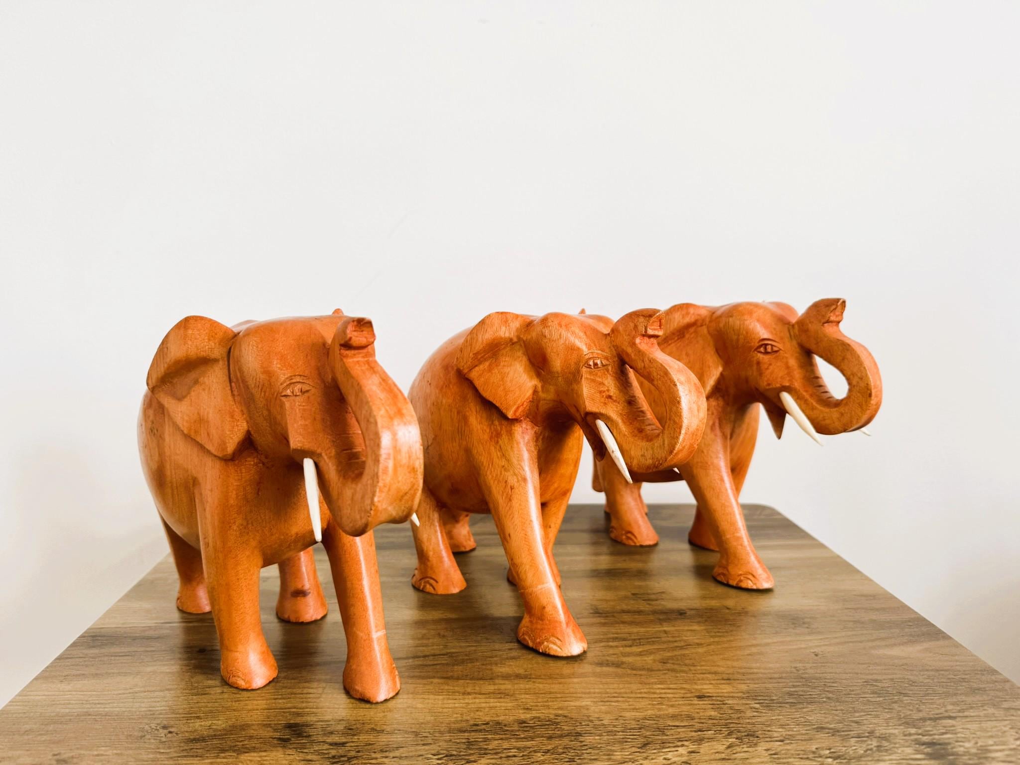 木製象の彫刻置物 【店舗や自宅玄関に】 手彫りの木製象像：幸運の室内装飾、7インチ - Etsy 日本