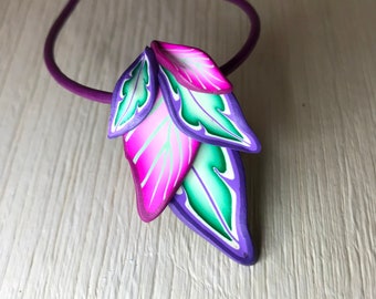 Pendentif feuille, pendentif en argile polymère, bijoux en feuilles, pendentif vert, bijoux roses, pendentif floral, pendentif Fimo, collier en argile polymère.