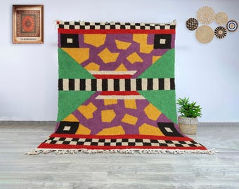 Handgefertigter Marokkanischer Wollteppich, lebhafter abstrakter Beni Ourain Teppich mit Schachbrett- und geometrischen Motiven für moderne Boho-Interieurs