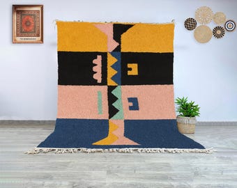 Authentischer marokkanischer Berber Wollteppich, Abstraktes Mehrfarbiges Muster in Senf, Rosa, Blau und Schwarz für die zeitgenössische Raumdekoration