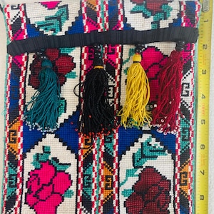 A beautifully handmade cross stitch - very fine - embroidered pouch, small bag Samarkand, Uzbekistan, Tajikistan suzani