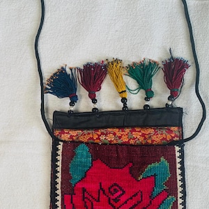 A beautifully handmade cross stitch - very fine - embroidered pouch, small bag Samarkand, Uzbekistan, Tajikistan suzani