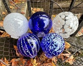 Blue and White Floats, Set of 5 Decorative Art Glass Balls, Nautical Pond Spheres Hand Blown Glass Garden Interior Design, Avalon Glassworks