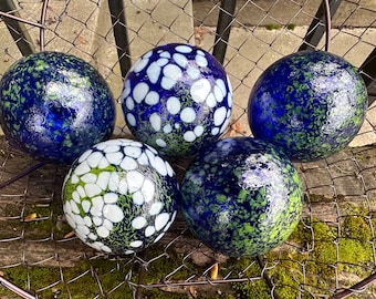 Cobalt Blue Mossy Green White Glass Floats, Set of 5 Garden Balls, Interior Design Spheres, Nautical Coastal Home Decor, Avalon Glassworks
