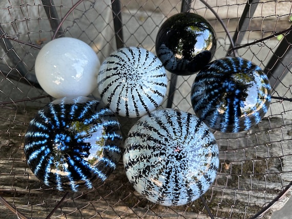 Buy Black and White Floats, Set of 6 Blown Glass Balls, Interior Design  Centerpiece Spheres, Outdoor Garden Pond Decor Orbs, Avalon Glassworks  Online in India 