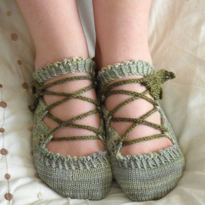 Elven Slippers PDF knitting pattern image 1