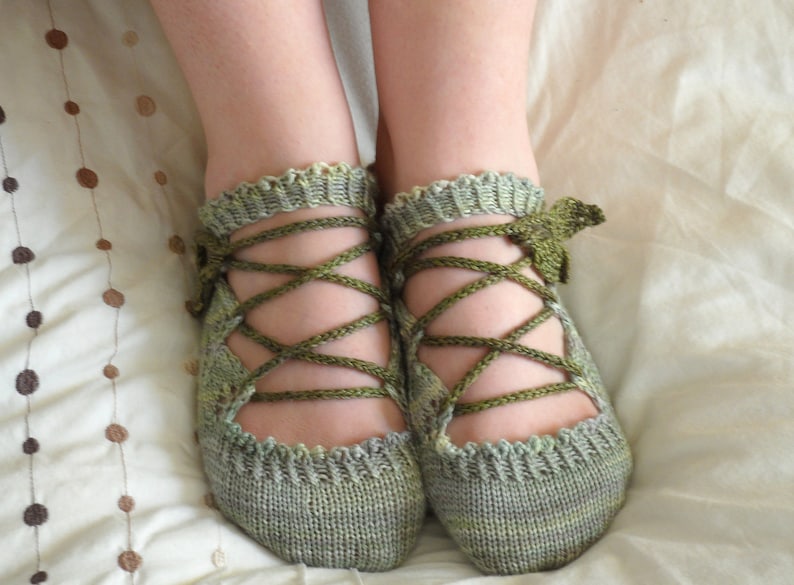 Elven Slippers PDF knitting pattern image 1