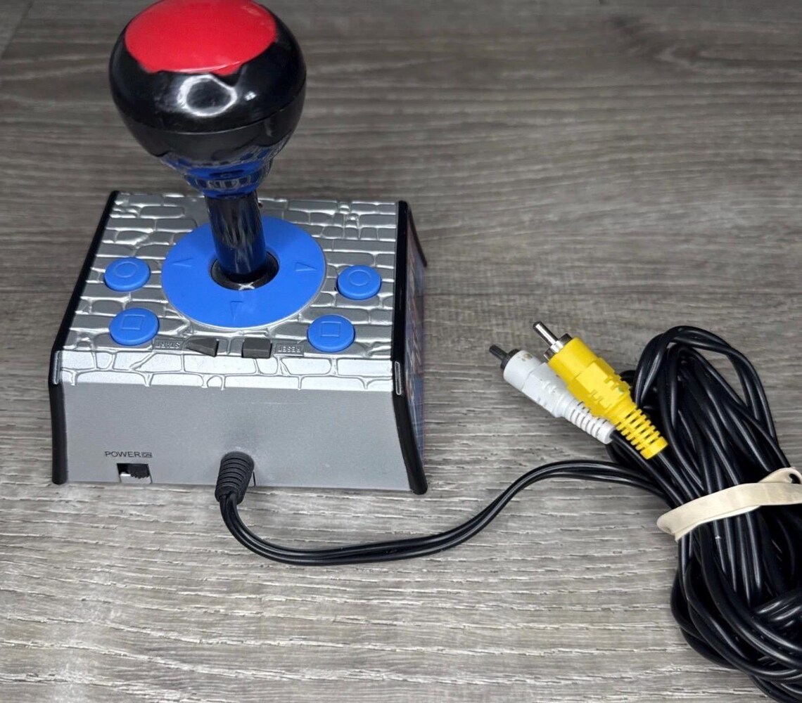 Konami Collector's Series Arcade Advanced Plug & Play TV Game Joystick Console, foto 3 di 4