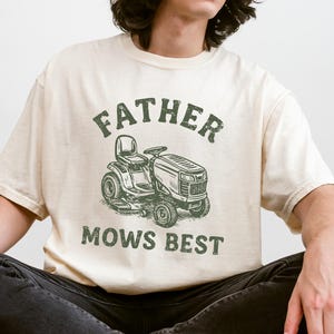 Comfort Colors® Father Mows Best, Funny Father&#39;s Day Gift, Premium Unisex Dad Shirt,Gift for Dad Who Loves Lawn Care, Vintage Lawn Mower Tee