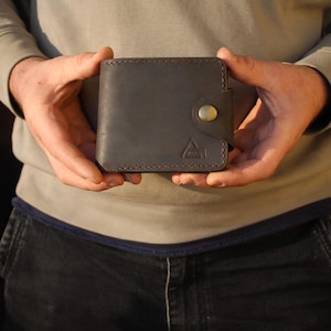 Cartera plegable de cuero hecha a mano con bolsillo para monedas: elegante billetera minimalista para tarjetas, efectivo y monedas, regalo perfecto