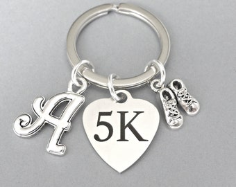 Personalized gift for runner - 5K race keyring with custom initial, unisex running fitness keychain for Dad, father, man, boyfriend