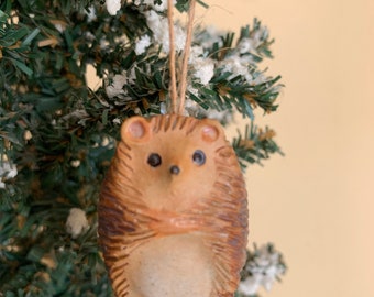 1 hedgehog woodland ornament