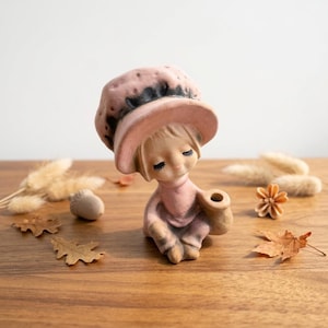 Mushroom Hat Pixie Bud Vase, Blush Pink Ceramic, Vintage Japan 3.5–4 Inch Decor