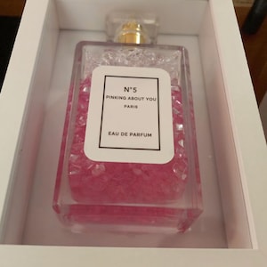 Parfüm Flasche Harz Wand Kunst | Rosa Ombre Parfüm Rahmen, Chanel inspirierte Dekoration, Luxusmode Wandkunst, handgemachtes Geschenk Bild 6