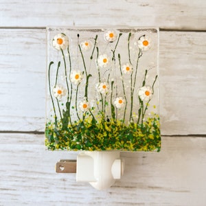 Daisies Fused Glass Night Light, Floral Glass Nightlight, White Daisy Glass Art, Daisies Night Light, Gift for Mom