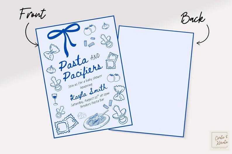 Puede incluir: Una tarjeta de invitaci&oacute;n azul claro con el texto "Pasta and Pacifiers" e ilustraciones con tem&aacute;tica de beb&eacute;s. La tarjeta es para una fiesta de bienvenida al beb&eacute; en honor a Kayla Smith. La parte posterior de la tarjeta es azul claro liso.