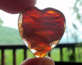 Exquisite Guitar Pick Twisted Heart - Handmade Glass