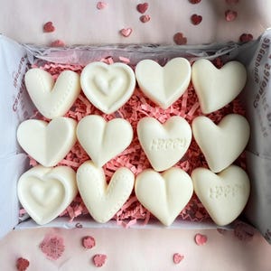 Heart Soy Wax Melts: Valentine&#39;s Day Scents, 6 oz (12 pcs)