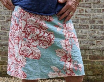 Red Roses on Pale Blue Cotton Elastic Waist A line Skirt / Summer Skirt  / Maternity / Travel / Vacation / Beach Cover up