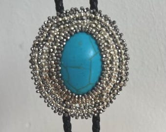 Corbata de bolo - Turquesa ovalada con cuentas plateadas, grande