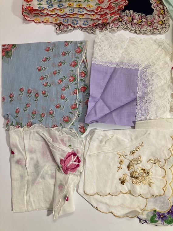 Lot of 12 Vintage Handkerchiefs Hankies 1940’s 19… - image 4