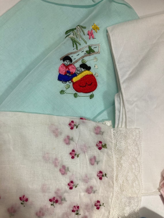 Lot of 12 Vintage Handkerchiefs Hankies 1940’s 19… - image 7