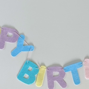 faixa de feliz aniversário em feltro pastel, decorações de aniversário, guirlanda de festa.