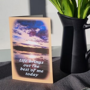 Regalo motivazionale fatto a mano. Formato A5. Fotografia originale e design artistico. Biglietto per ogni occasione. La vita tira fuori il meglio di me oggi.
