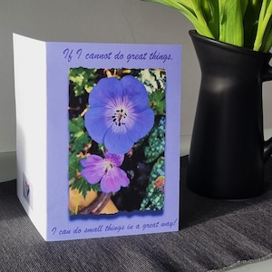 Tarjeta de arte inspiradora con motivos naturales. Tarjeta tamaño A5. Fotografía original y diseño artístico. Regalo para cualquier ocasión. "Pequeñas cosas de una gran manera"