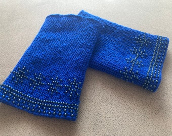 Beaded woolen knitted wristlet